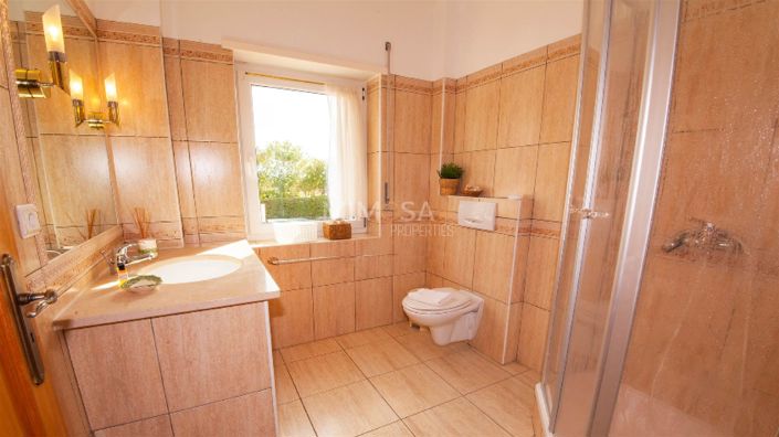 Image No.12-6 Bed House for sale