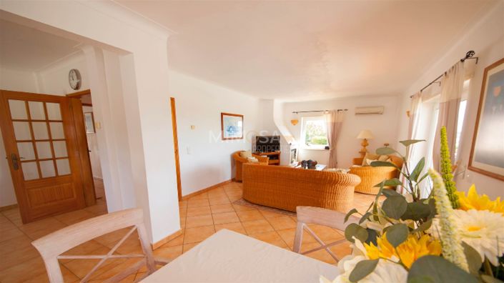 Image No.6-6 Bed House for sale