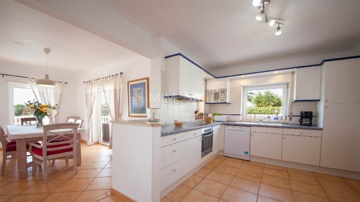 Image No.8-6 Bed House for sale