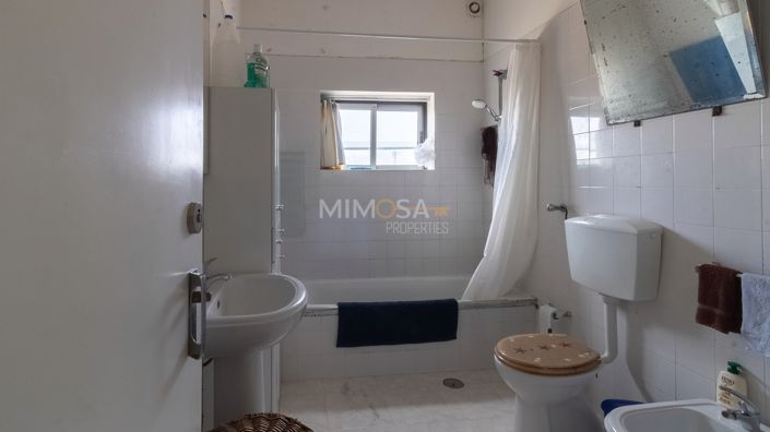 Image No.10-3 Bed Property for sale