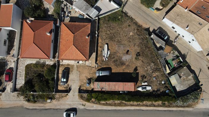 Image No.12-3 Bed Property for sale