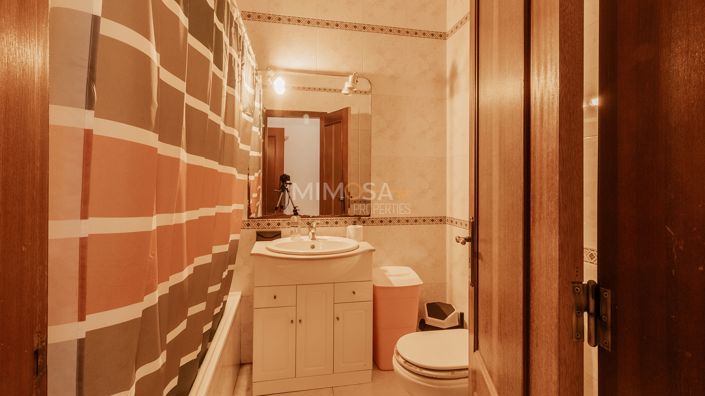 Image No.22-3 Bed Flat for sale