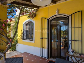 e5af854f-2d8b-4ca2-a4bb-4015b39975db