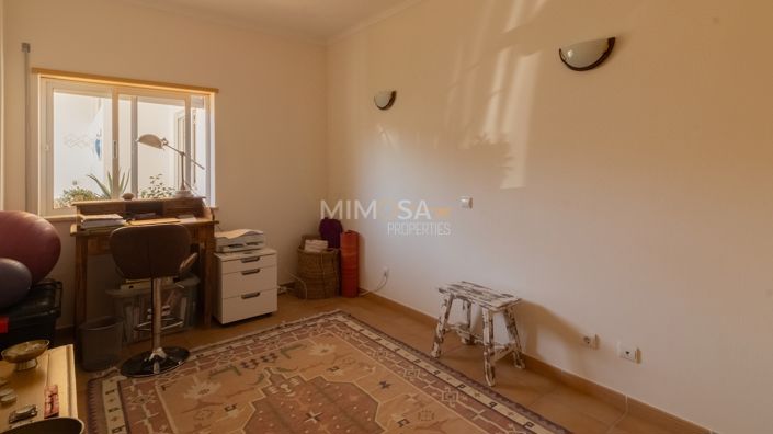 Image No.8-3 Bed Flat for sale