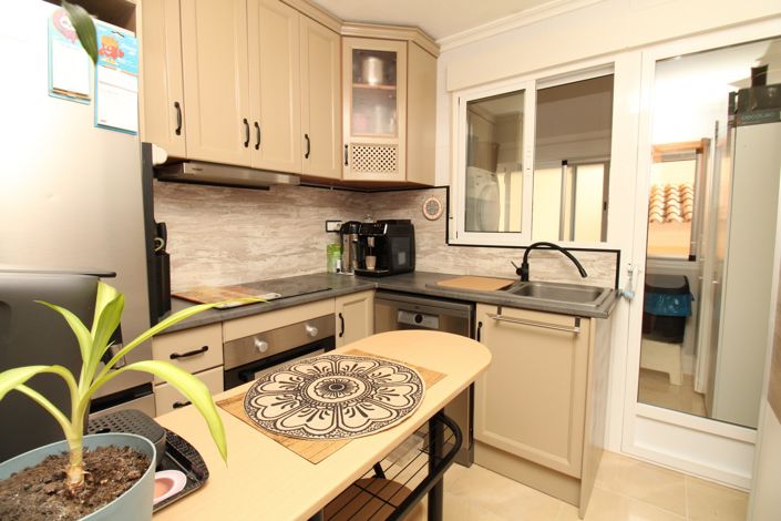 Image No.14-4 Bed Townhouse for sale