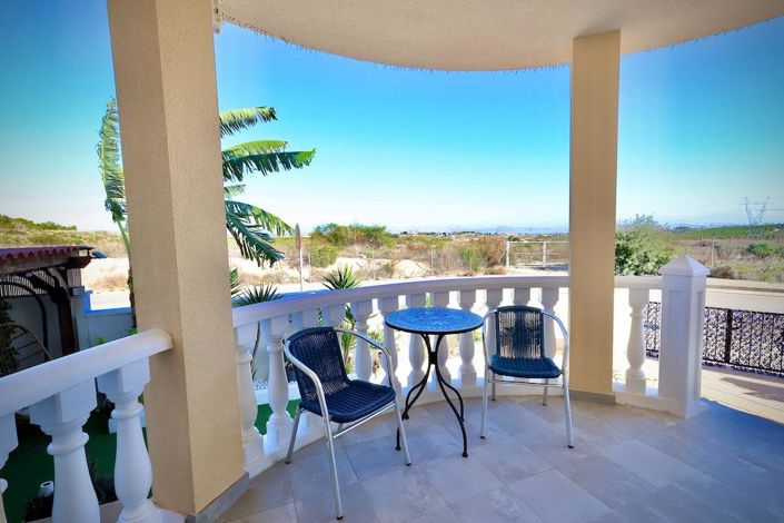 Image No.3-4 Bed Villa for sale