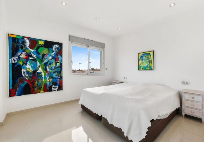 Image No.16-3 Bed Townhouse for sale