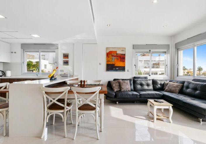 Image No.2-3 Bed Townhouse for sale