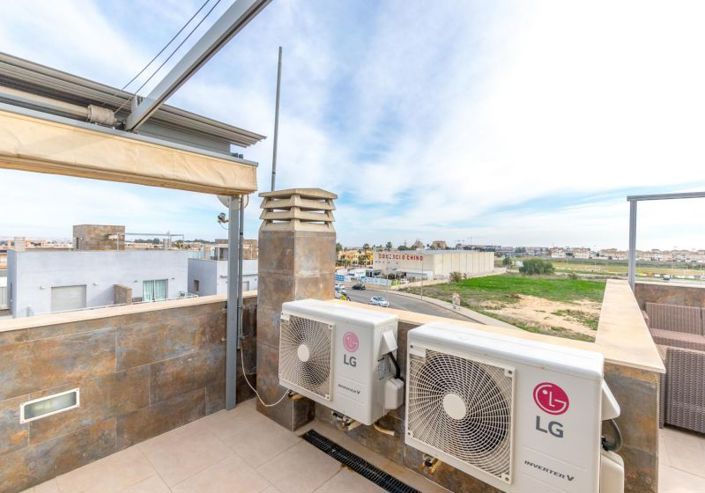 Image No.21-3 Bed Townhouse for sale