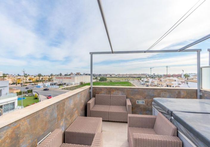 Image No.23-3 Bed Townhouse for sale