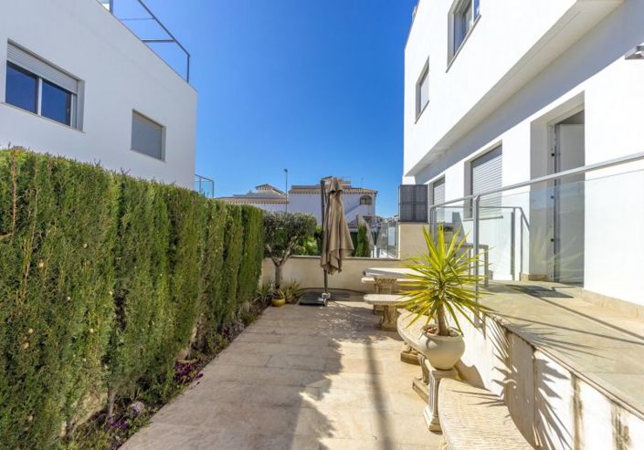 Image No.30-3 Bed Townhouse for sale