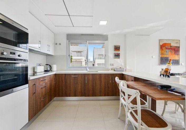 Image No.9-3 Bed Townhouse for sale