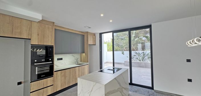 Image No.2-4 Bed Villa for sale