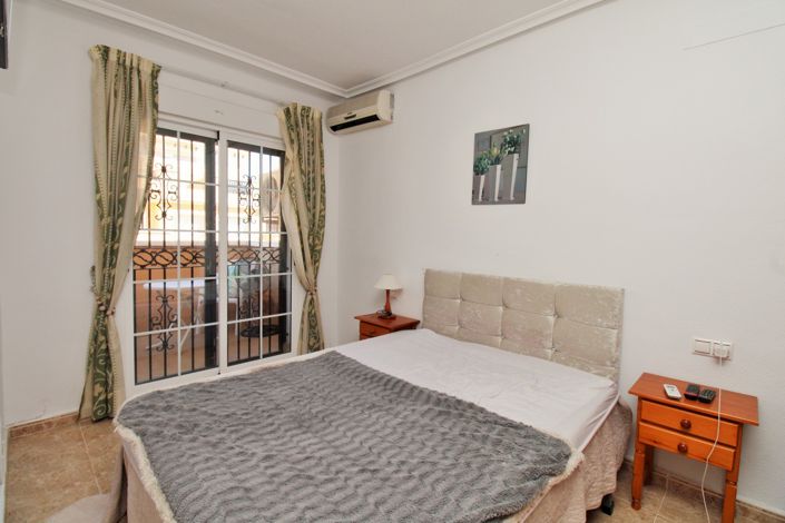 Image No.14-3 Bed Townhouse for sale