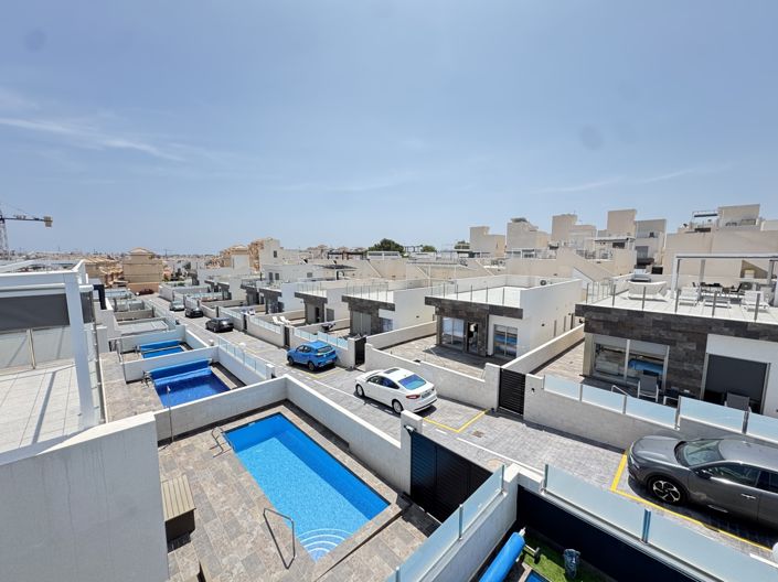 Image No.37-4 Bed Villa for sale