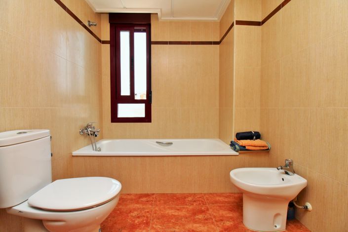 Image No.24-3 Bed Townhouse for sale