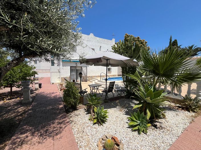 Image No.2-3 Bed Villa for sale