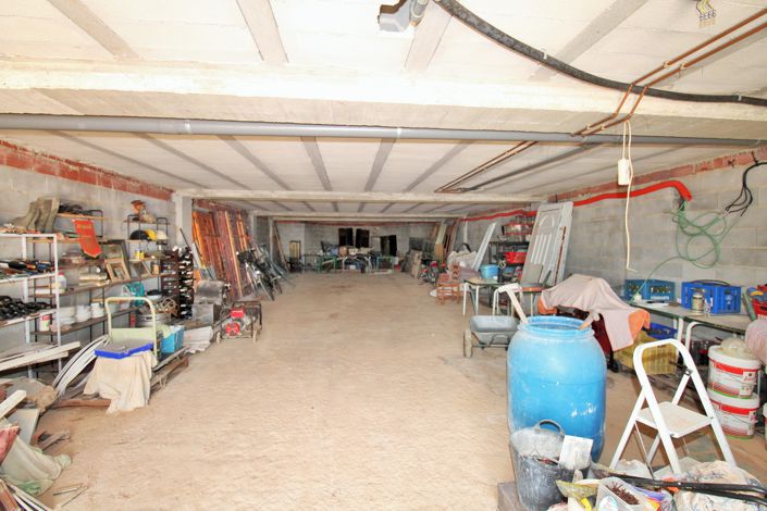 Image No.18-3 Bed Commercial for sale