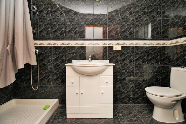 Image No.30-3 Bed Commercial for sale