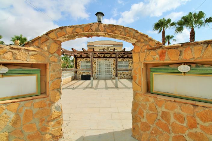 Image No.33-3 Bed Commercial for sale