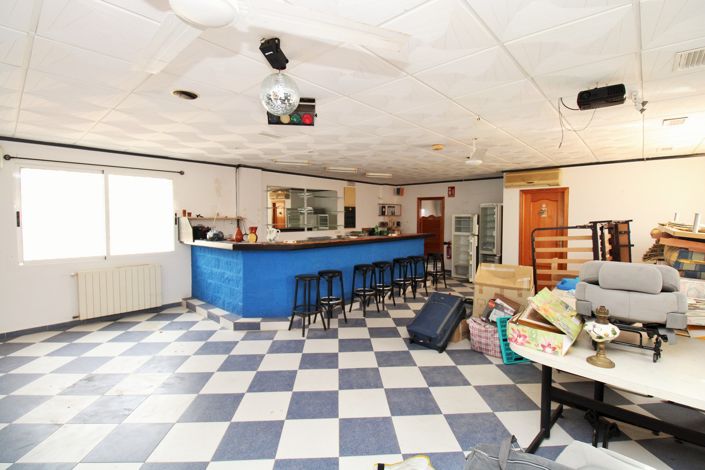 Image No.6-3 Bed Commercial for sale