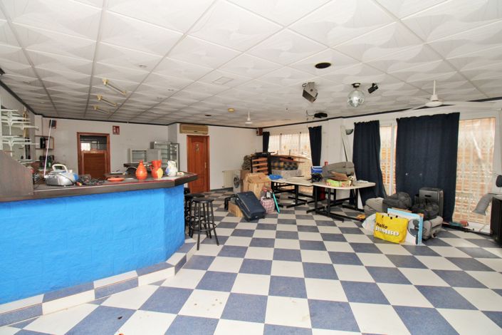 Image No.7-3 Bed Commercial for sale