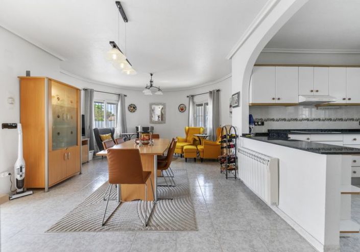 Image No.2-4 Bed Villa for sale