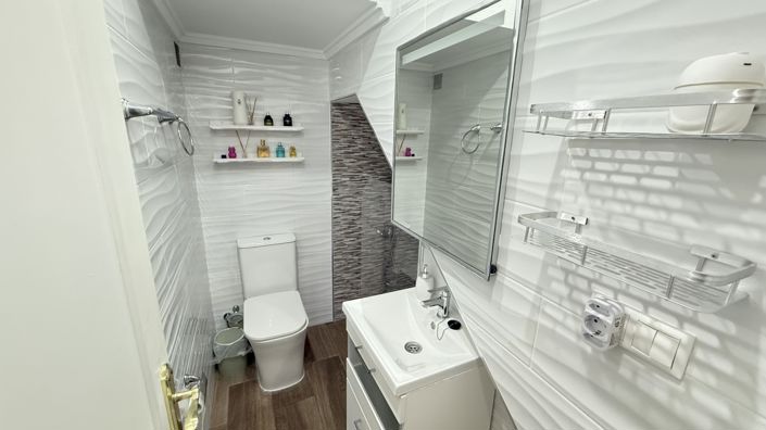 Image No.10-2 Bed Townhouse for sale