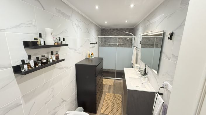 Image No.17-2 Bed Townhouse for sale