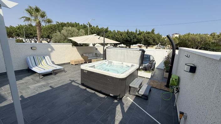 Image No.20-2 Bed Townhouse for sale