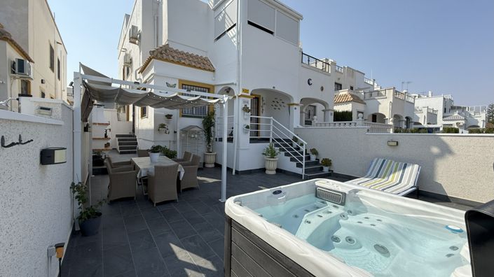 Image No.21-2 Bed Townhouse for sale