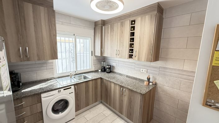 Image No.5-2 Bed Townhouse for sale