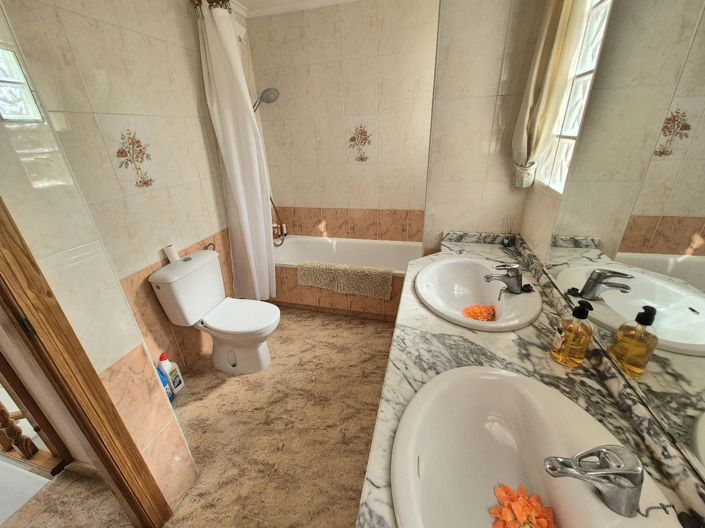 Image No.19-3 Bed Villa for sale