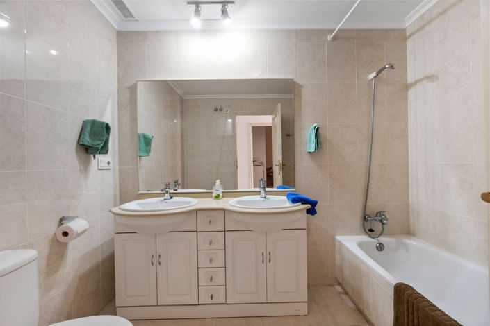 Image No.16-3 Bed Townhouse for sale