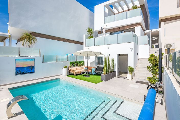 Image No.1-4 Bed Villa for sale