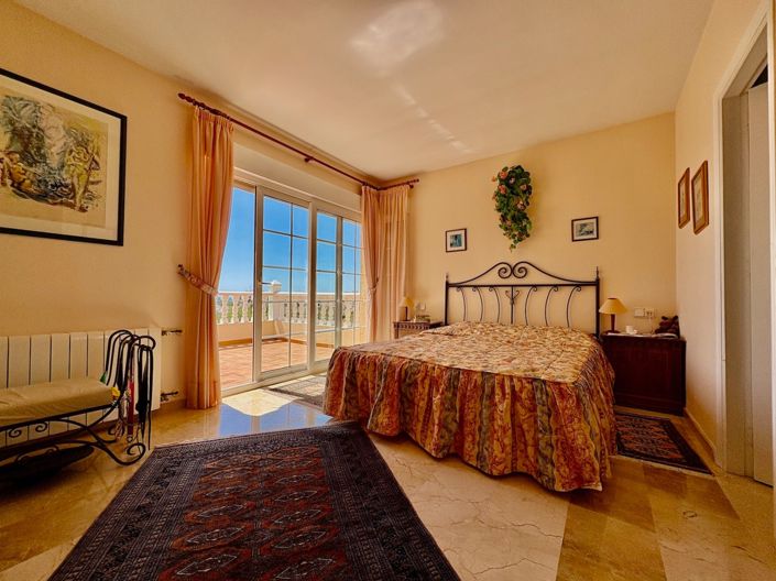 Image No.11-3 Bed Villa for sale