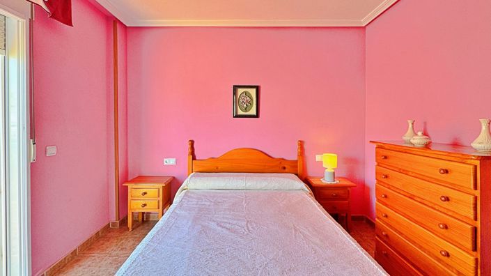 Image No.20-2 Bed Townhouse for sale