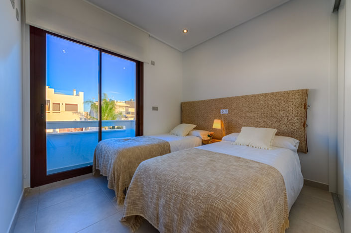 Image No.24-3 Bed Townhouse for sale