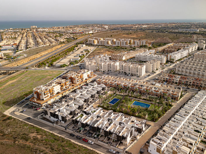 Image No.4-3 Bed Townhouse for sale