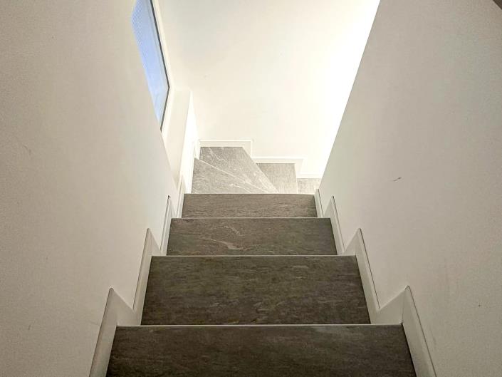 Image No.12-2 Bed House for sale