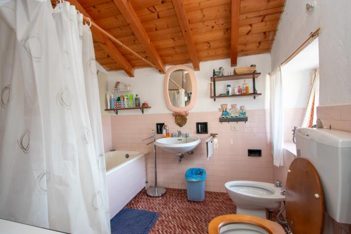 Image No.20-4 Bed House for sale