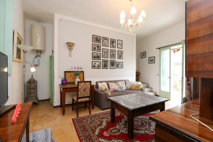 Image No.5-2 Bed House for sale