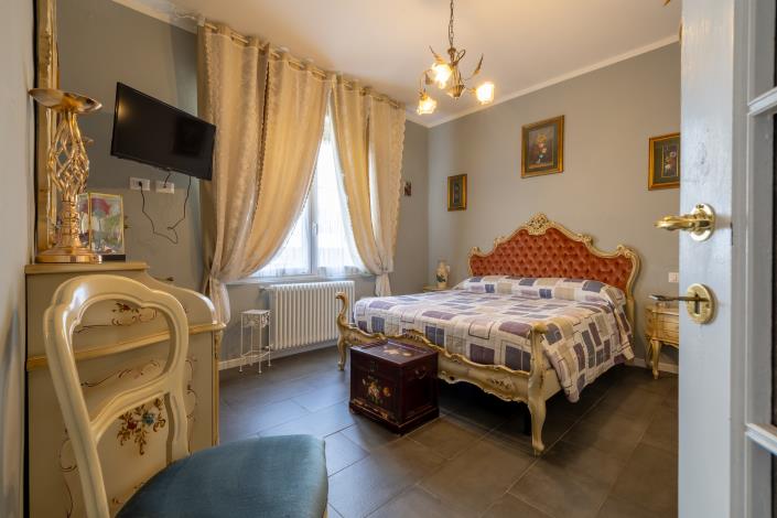 Image No.10-3 Bed House for sale