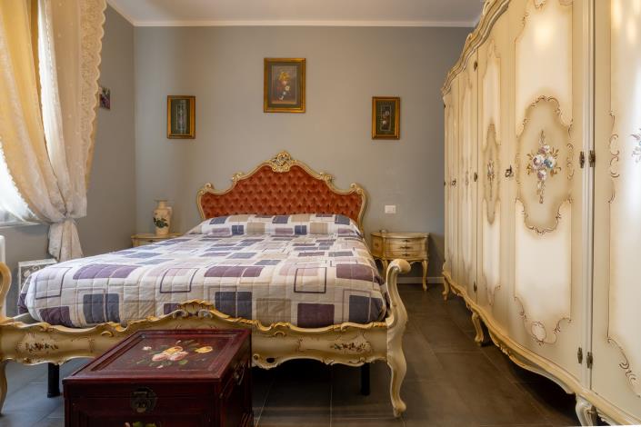 Image No.11-3 Bed House for sale