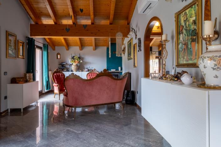 Image No.17-3 Bed House for sale