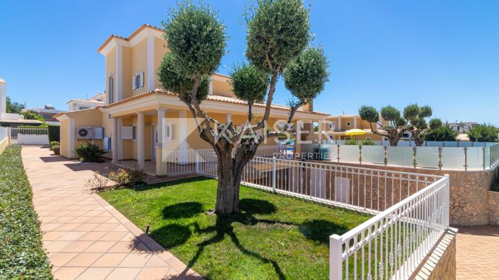 Image No.8-4 Bed Villa for sale