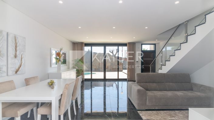 Image No.2-3 Bed Townhouse for sale