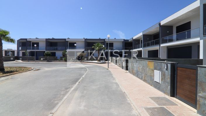 Image No.23-3 Bed Townhouse for sale