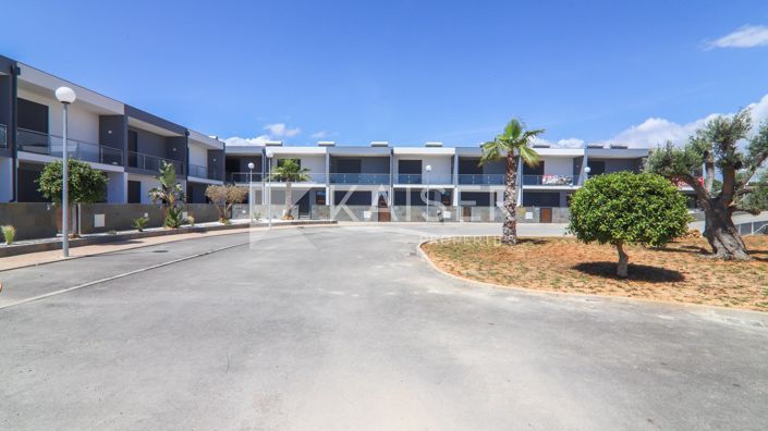 Image No.24-3 Bed Townhouse for sale