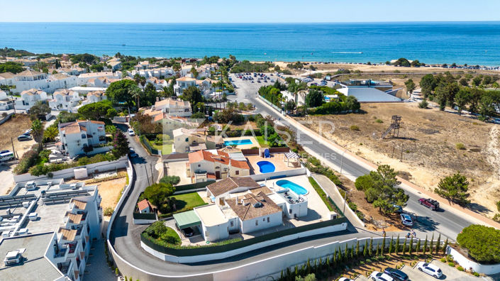 Image No.1-4 Bed Villa for sale